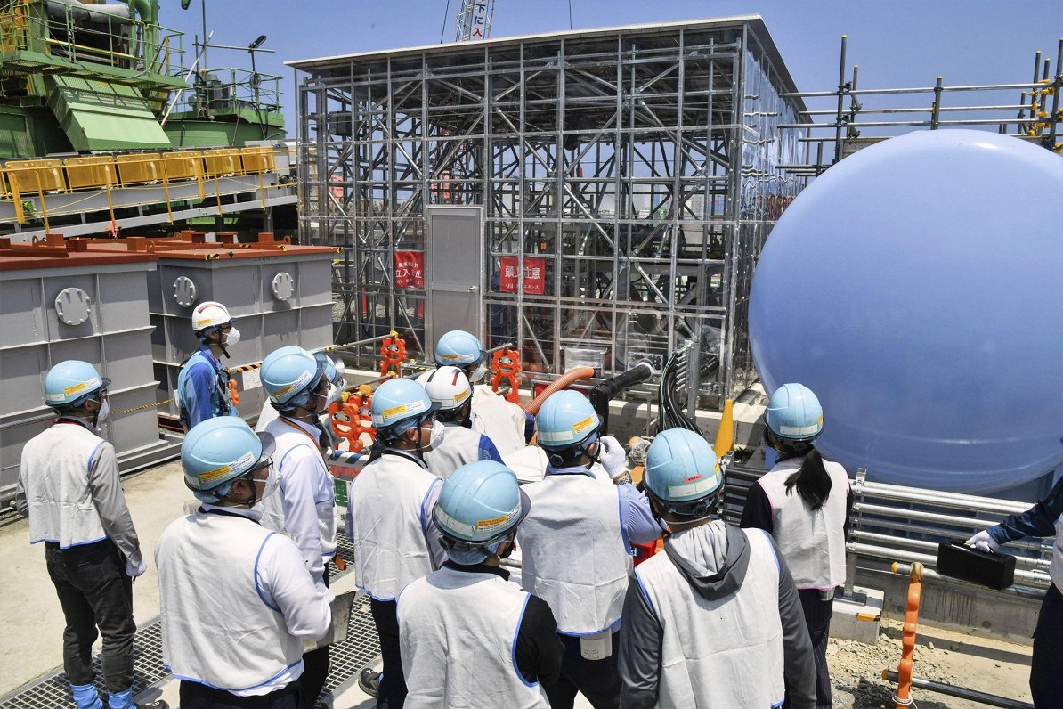 Fukušimas atomelektrostacijā izveidota izmantotā, attīrītā un uzkrātā ūdens novadīšanas sistēma.