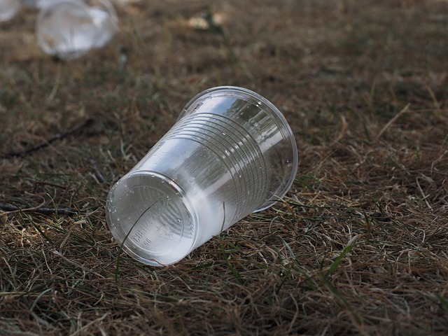 Plastmasas glāze. Ilustratīvs foto