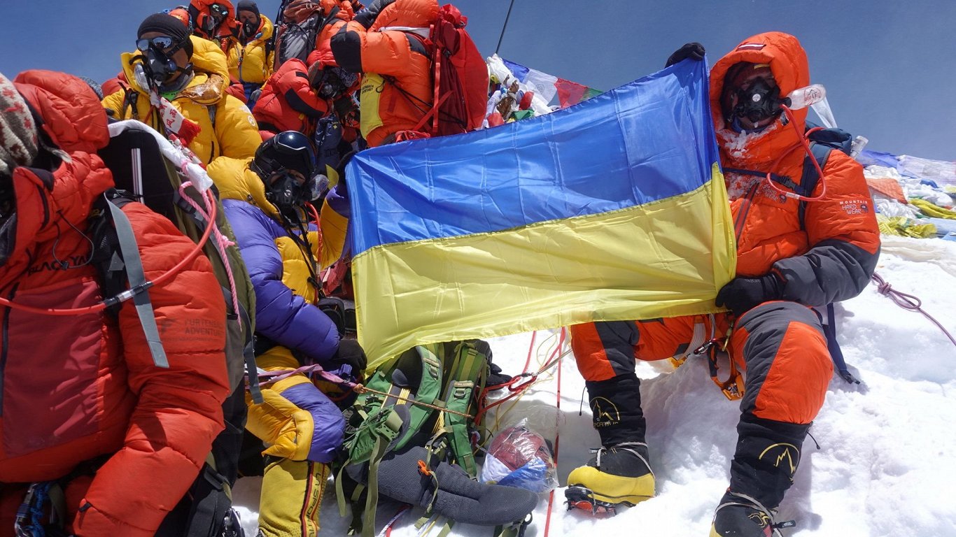 Юріс Улманіс на вершині Евересту