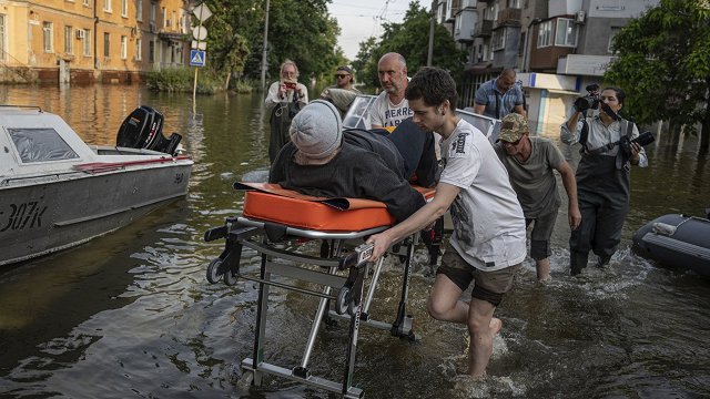 Plūdi Hersonas apgabalā: daudziem evakuācija nozīmē arī glābiņu no Krievijas okupācijas