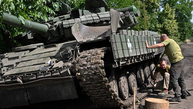Ukrainas spēki kara laukā izmanto simtiem «trofeju tankus»