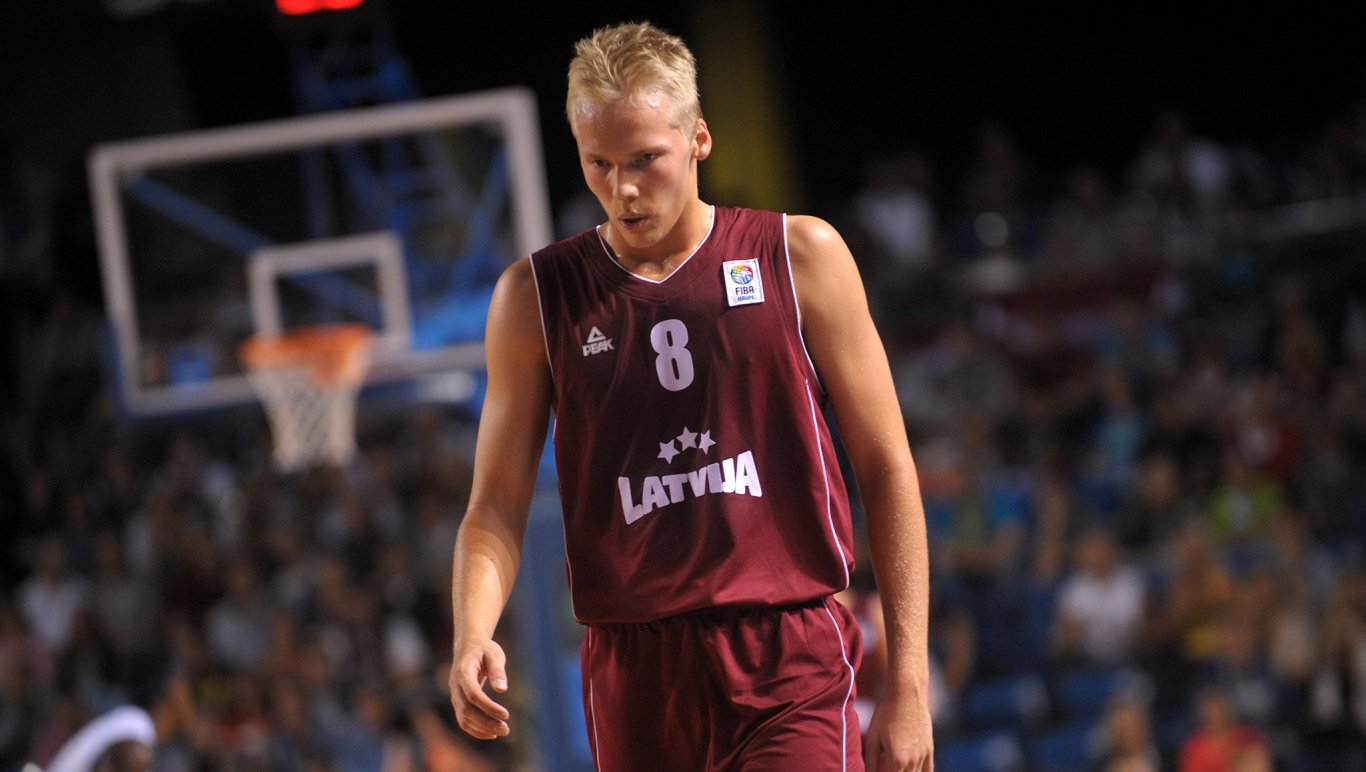 Medaļa pagātnei, traumas - motivācijai. Saruna ar sudraba U-20 basketbola izlases līderi Jāni Bērziņu