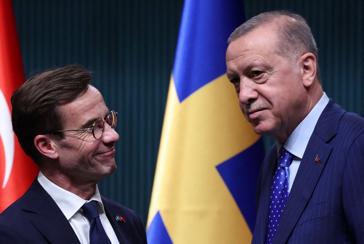 Turcijas prezidents Redžeps Tajips Erdogans (no labās) un Zviedrijas premjers Ulfs Kristersons