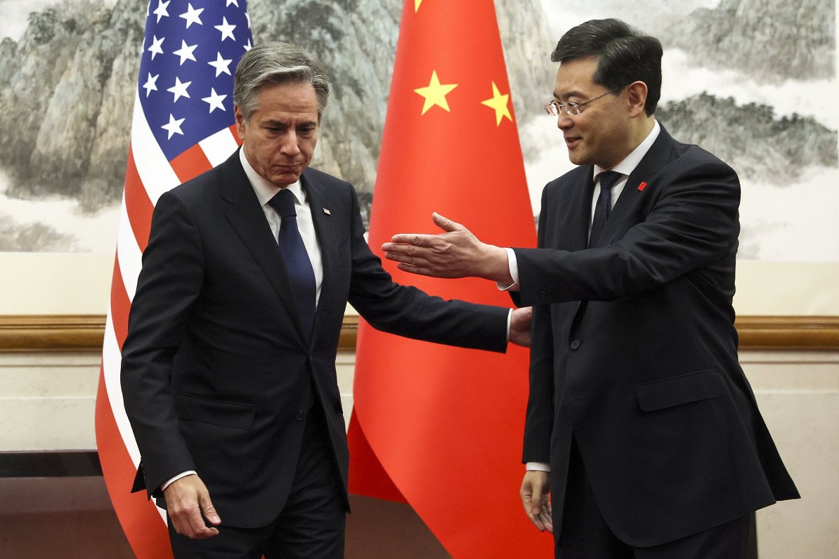 Ķīnas ārlietu ministrs Cjiņs Gans tiekas ar ASV valsts sekretāru Entoniju Blinkenu, kurš bija ieradi...