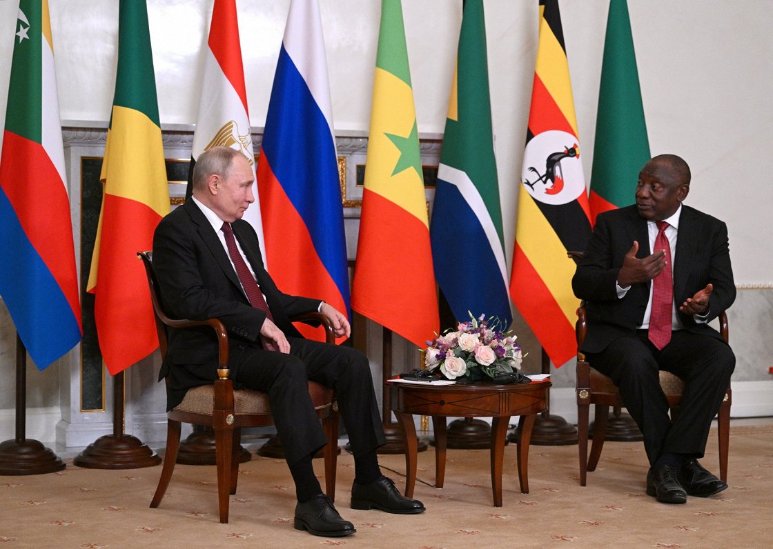 Krievijas vadonis Vladimirs Putins un Dienvidāfrikas Republikas prezidents Sirils Ramafosa