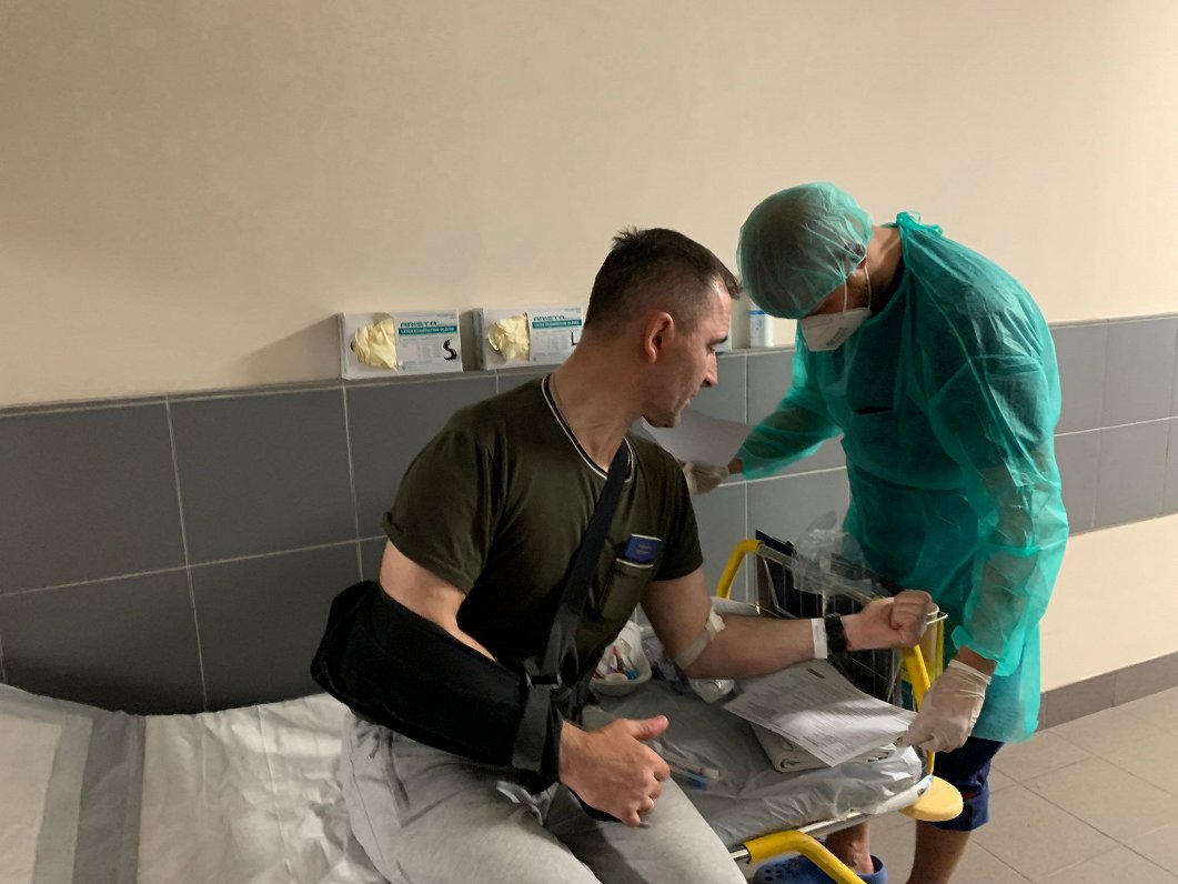 Ukrainas armijas karavīri ierodas uz ārstēšanos Latvijā