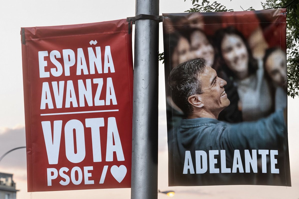 Vēlēšanu plakāts ar pašreizējo premjeru Pedro Sančesu.