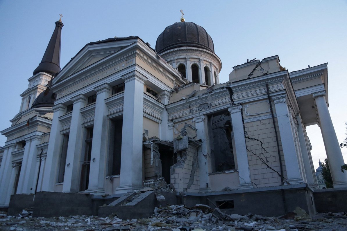 Krievijas uzbrukumā iznīcināta Apskaidrošanās katedrāle Odesā.