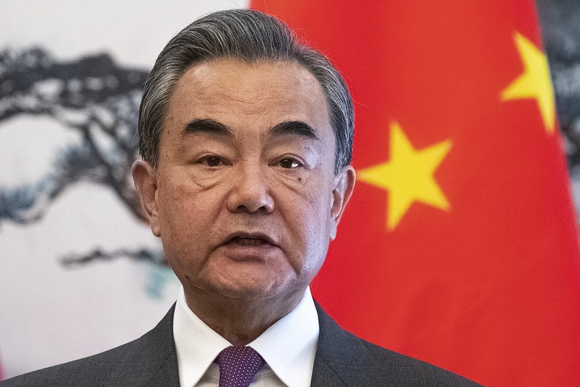 Ķīnas ārlietu ministra amatā iecelts Vans Ji, kurš šajā postenī jau darbojās no 2013. līdz 2022. gad...