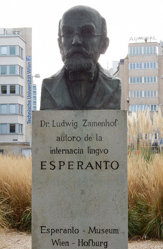 Piemineklis Ludvikam Lācaram Zemenhofam.