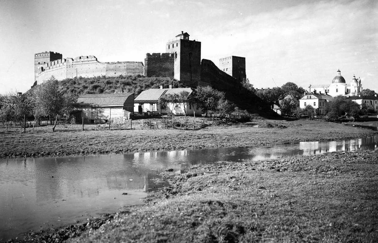 Widok ogólny zamku. 1931.● Замок в Луцке.