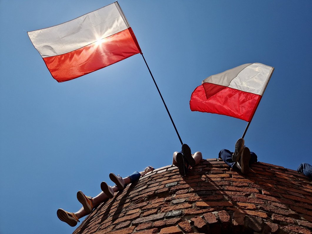 Polijas opozīcijas atbalstītāji piedalās protesta akcijā pret valdību