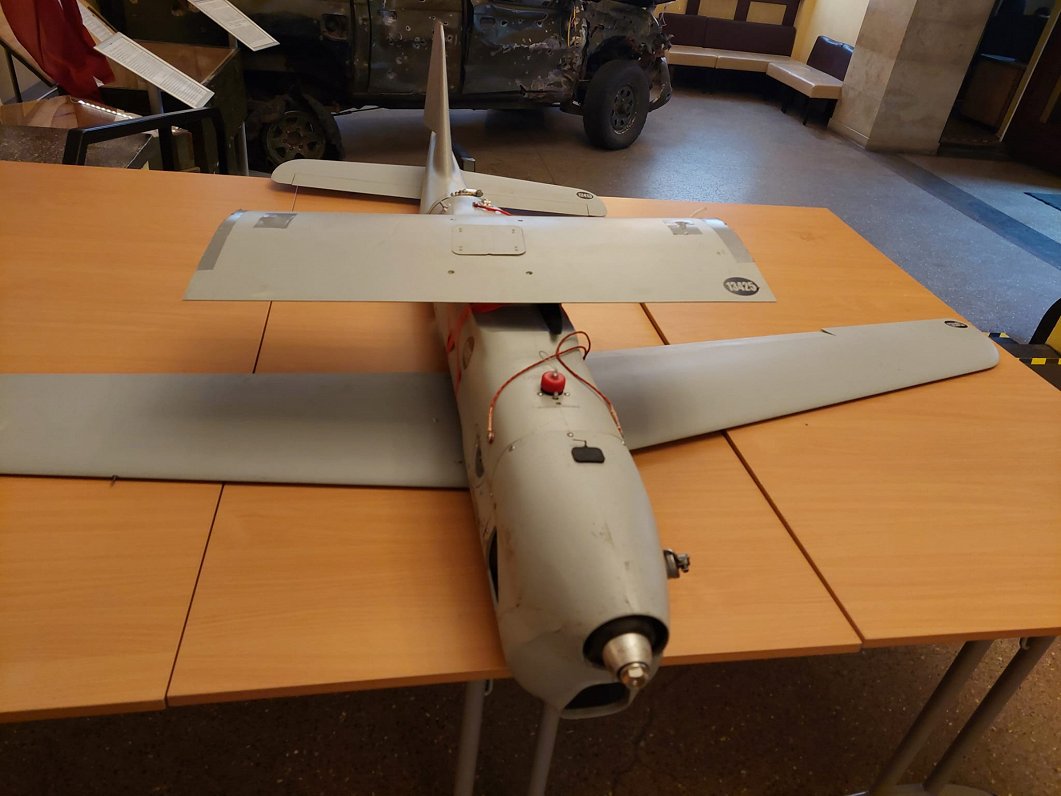 Krievijas armijas drons no Ukrainas kara lauka tiek nodots Kara muzejam