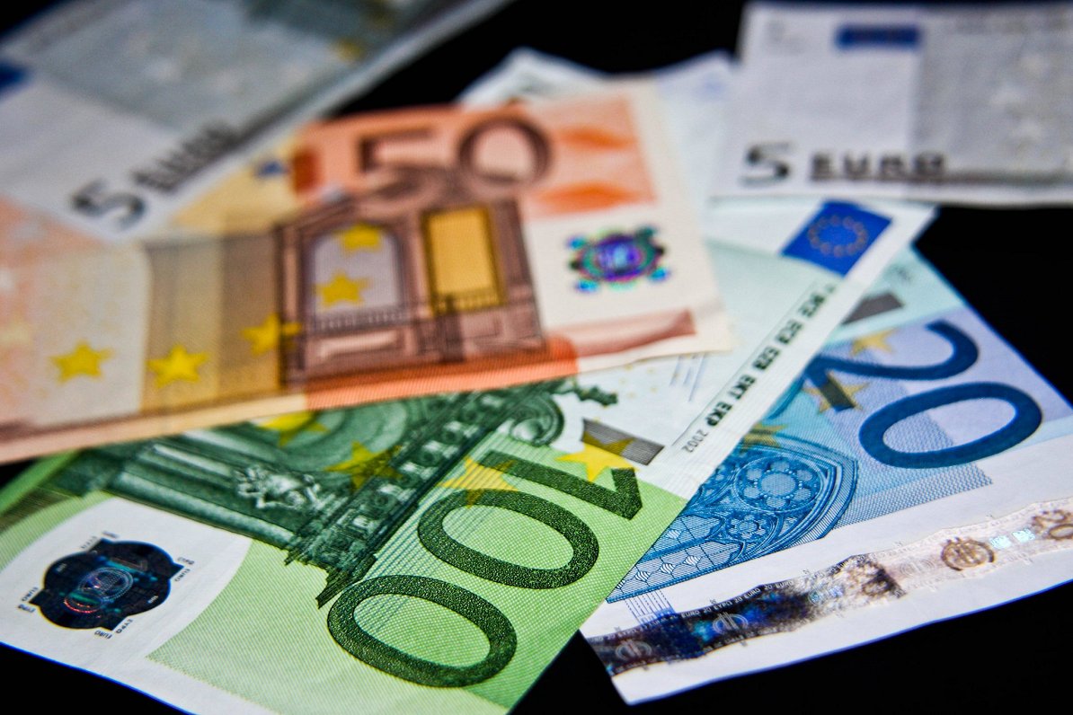 Ilustratīvs attēls, eiro naudaszīmes