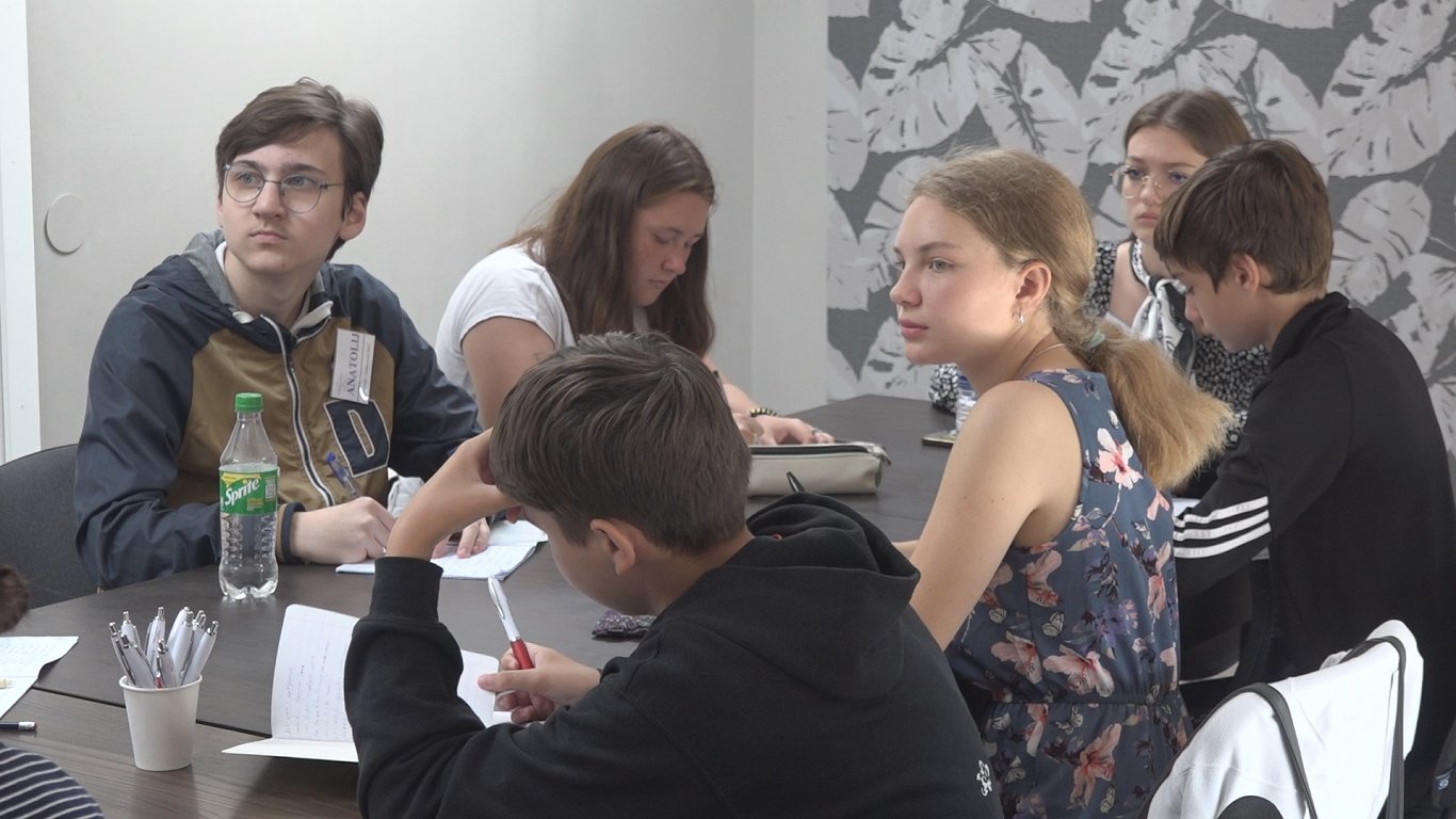 Bēgļu bērni no Ukrainas apgūst latviešu valodu