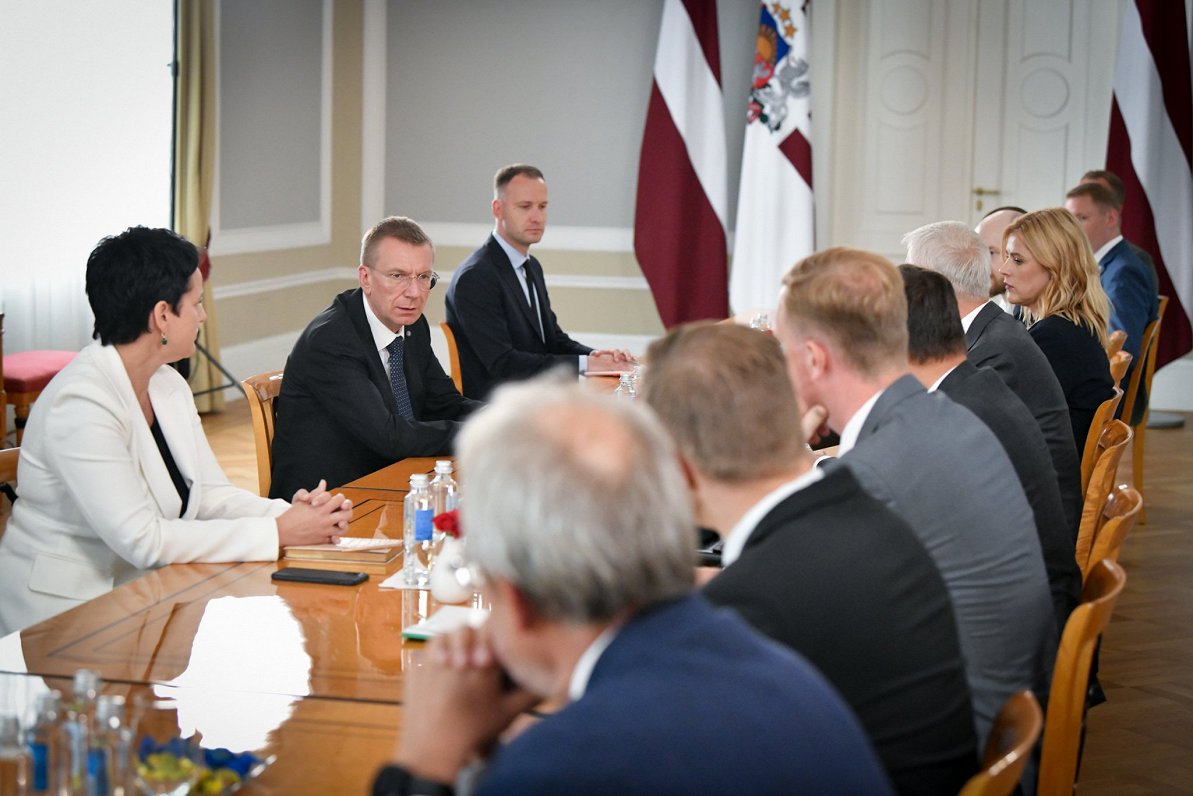 Valsts prezidents Edgars Rinkēvičs tiekas ar Saeimā pārstāvētajiem politiskajiem spēkiem
