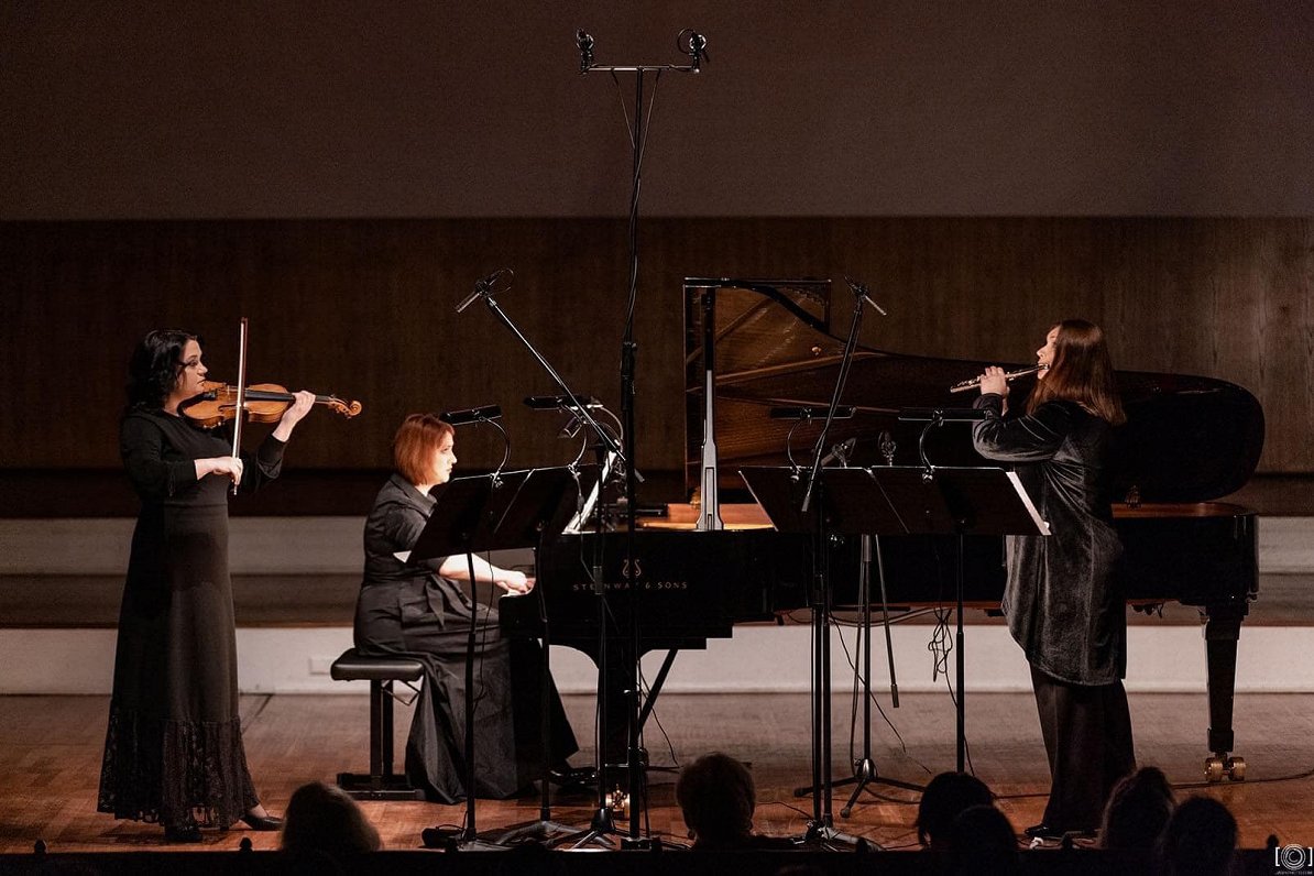 &quot;Nyx Trio&quot; (no kreisās): Tatjana Ostrovska, Ieva Sarja un Anete Toča