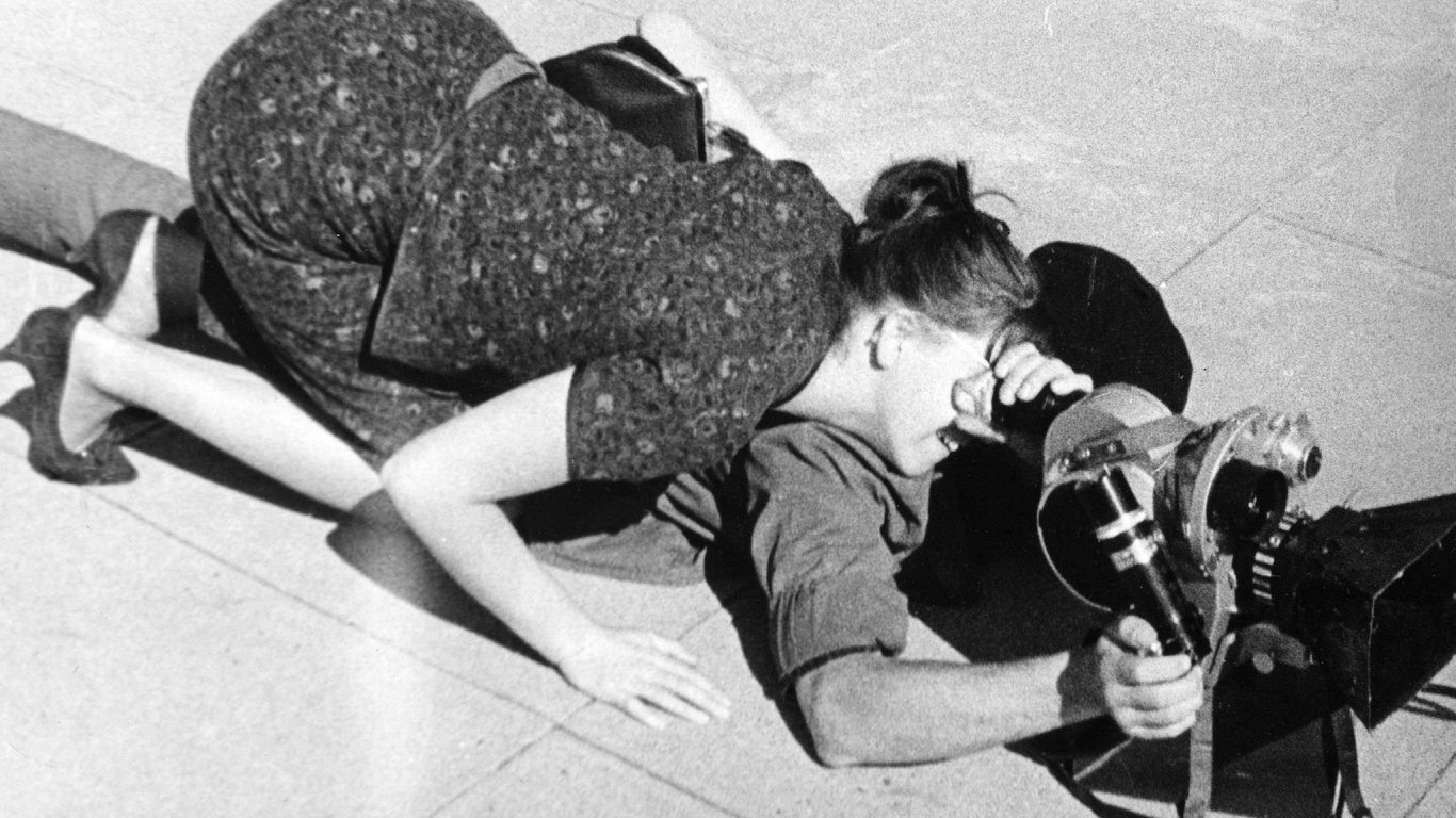Лайма Жургина и Валдис Крогис во время съемок фильма «235 000 000» (1967)
