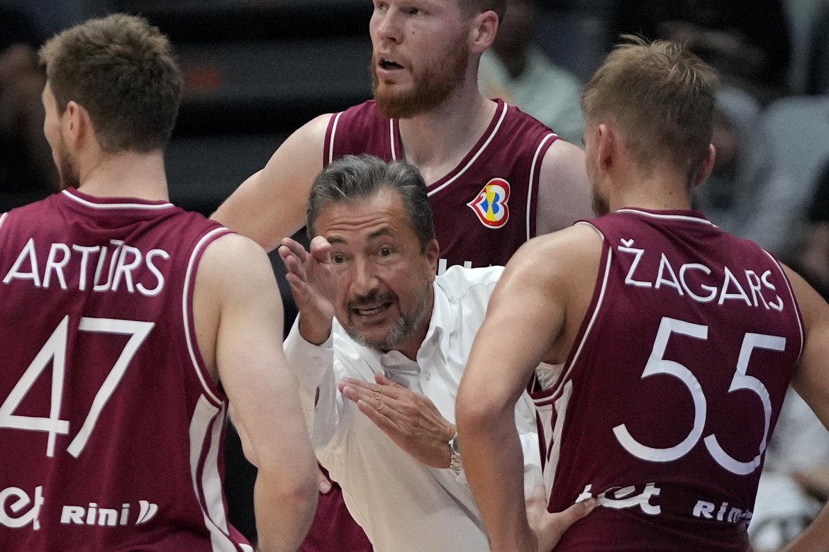 Latvijas izlases treneris Luka Banki Pasaules kausa spēlē