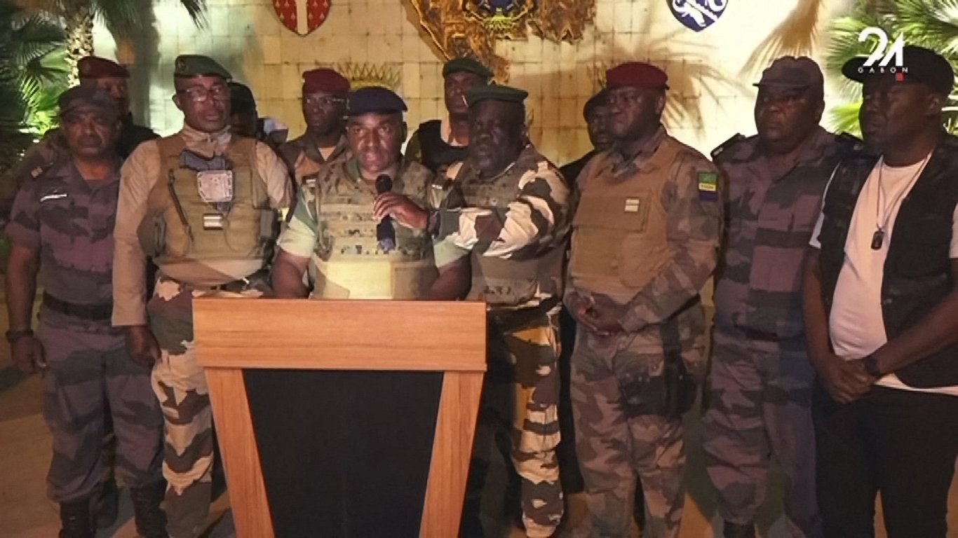 Ekrānšāviņš no Gabonas militāristu uzrunas, pavēstot par apvērsumu valstī