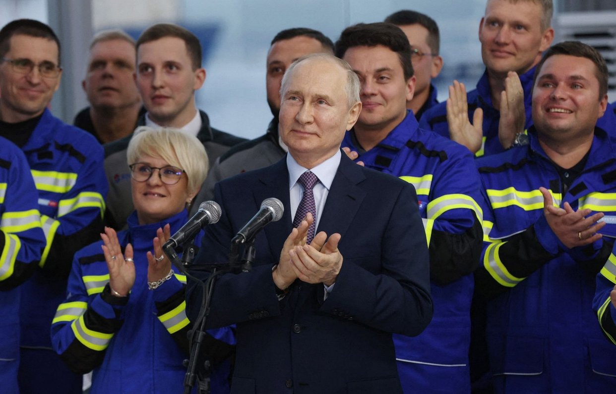 Krievijas diktators Vladimirs Putins atklāj gāzes sašķidrināšanas līniju Murmanskas reģionā, 2023. g...