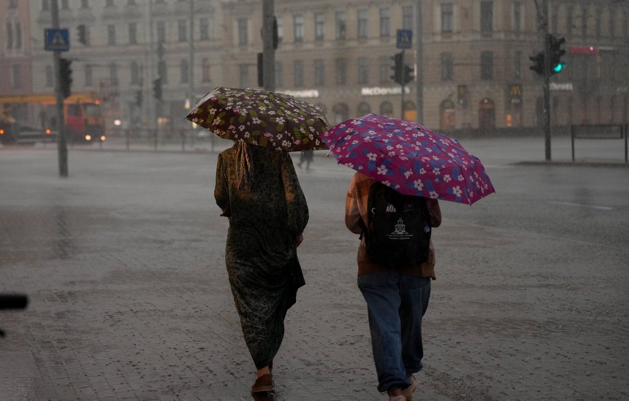 Дождь в Риге. Иллюстративное фото