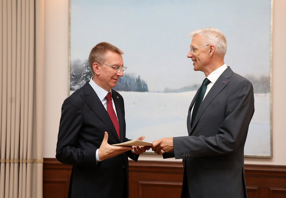 Премьер-министр Кришьянис Кариньш официально проинформировал президента Эдгара Ринкевича об отставке...