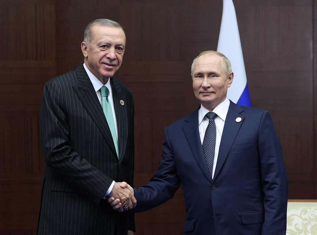 Turcijas prezidents Redžeps Tajips Erdogans un Krievijas diktators Vladimirs Putins