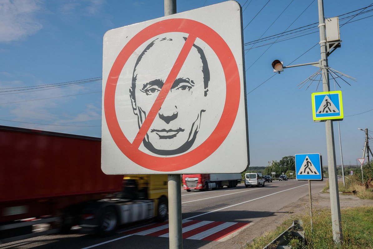 Zīme ar Krievijas līdera Putina seju Rivnes reģionā. Attēls ilustratīvs.