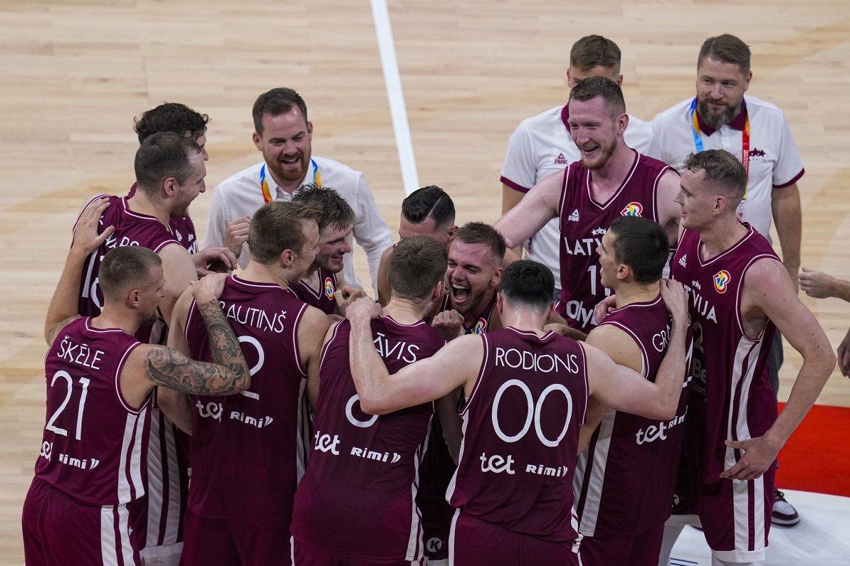 Latvijas izcilā debija Pasaules kausā basketbolā: Krāšņs piedzīvojums spēlētājiem un līdzjutējiem