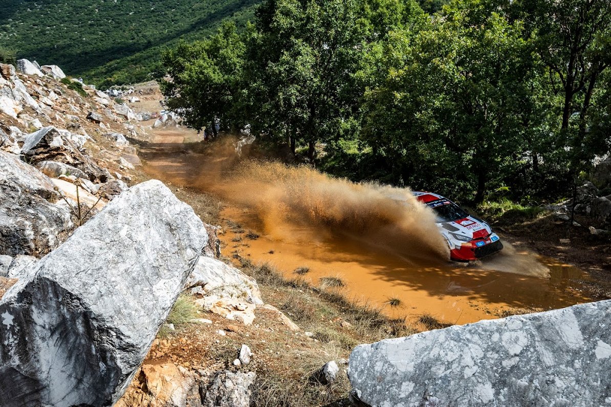 &quot;Toyota Gazoo Racing&quot; komandas ekipāža 2023. gada Grieķijas WRC posmā.