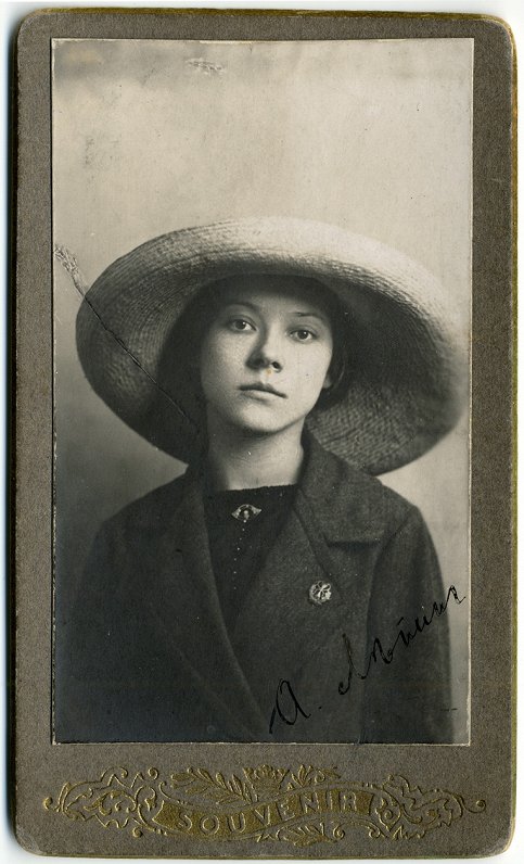 Asja (Anna) Lācis studiju gados. Ap 1912–1914