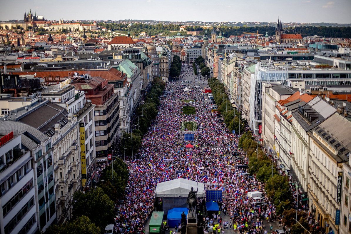 Prāgā tūkstošiem protestējuši pret valdības politiku, 2023. gada 16. septembrī