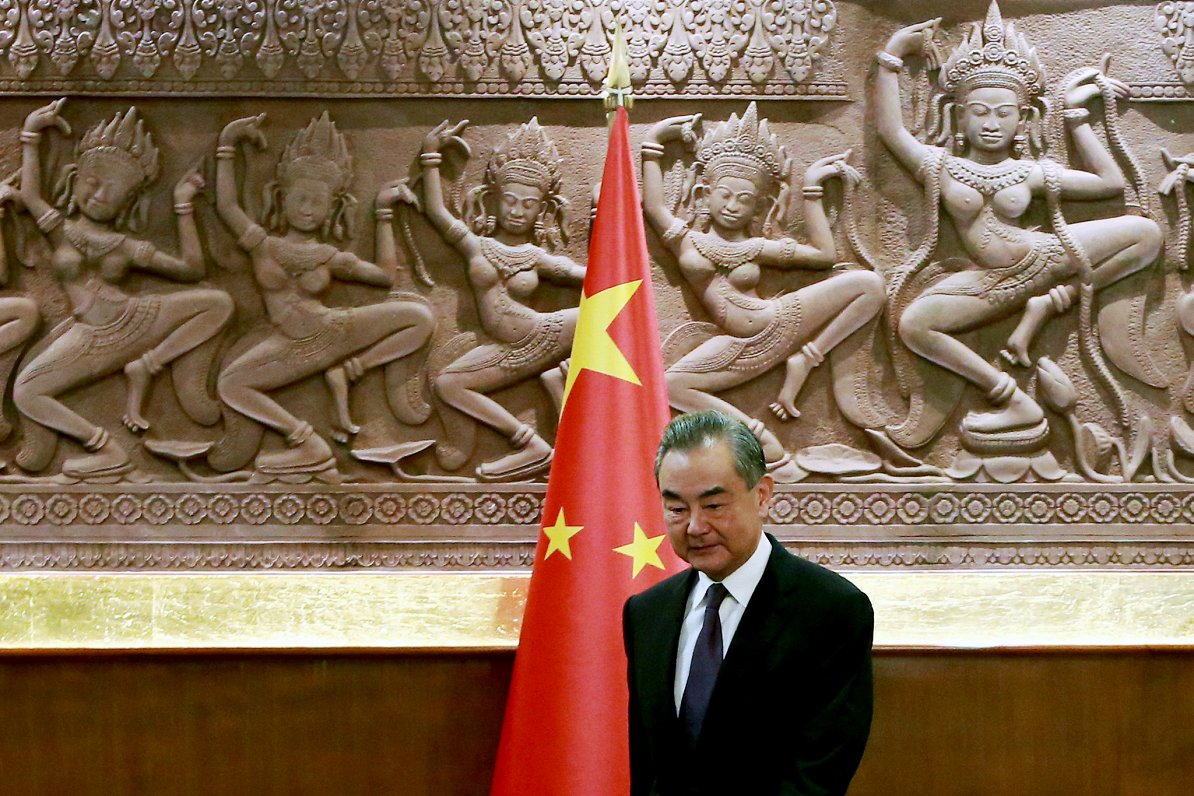 Attēlā Ķīnas ārlietu ministrs Vans Ji
