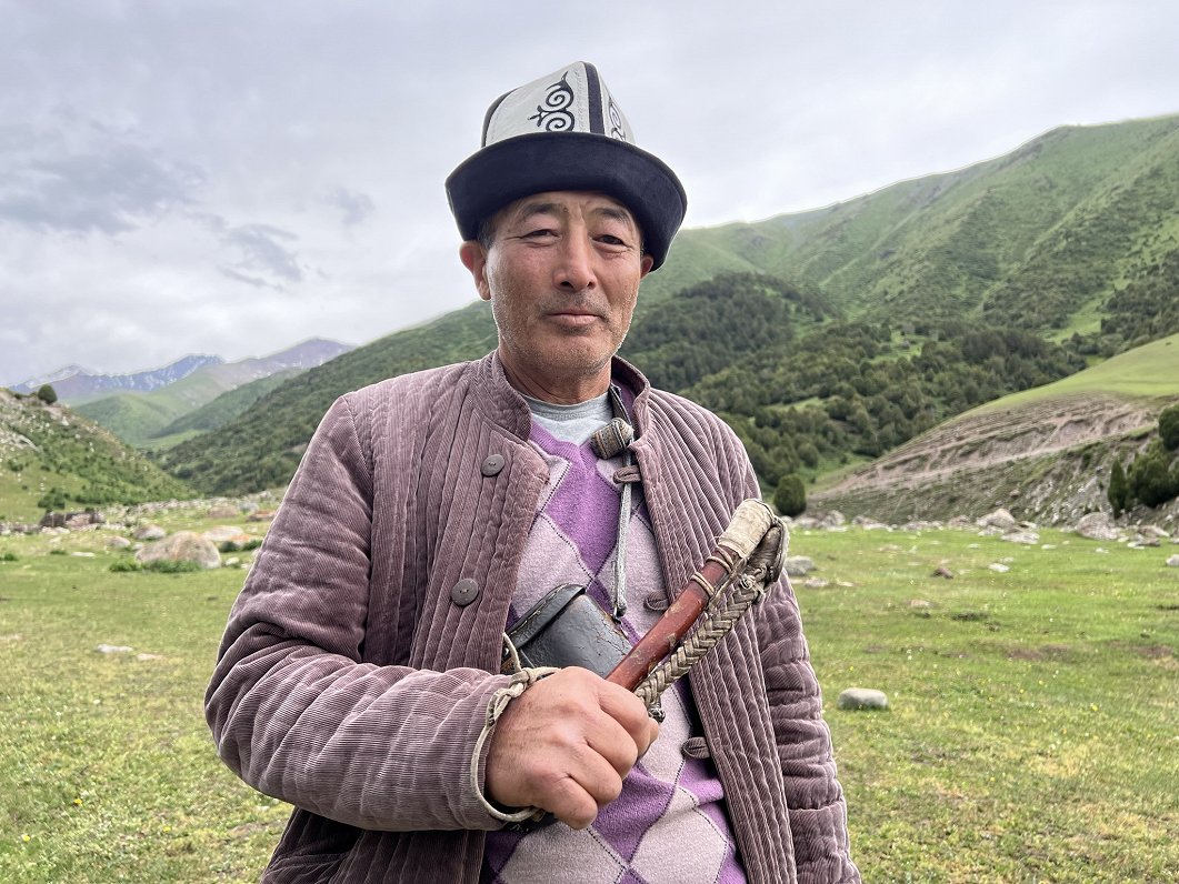 Kirgizstānas aitu gans Šerembeks Aidarbekovs
