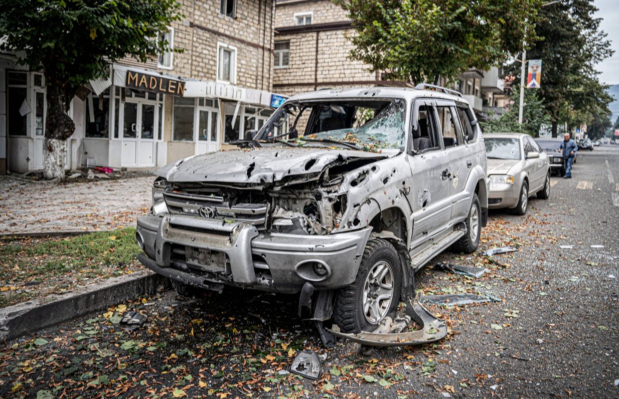 Apšaudē bojāta automašīna Kalnu Karabahas galvaspilsētā Stepanakertā
