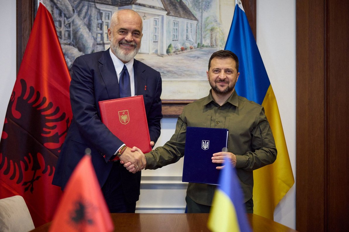 Albānijas premjers Edi Rama un Ukrainas prezidents Volodimirs Zelenskis ANO Ģenerālajā asamblejā Ņuj...
