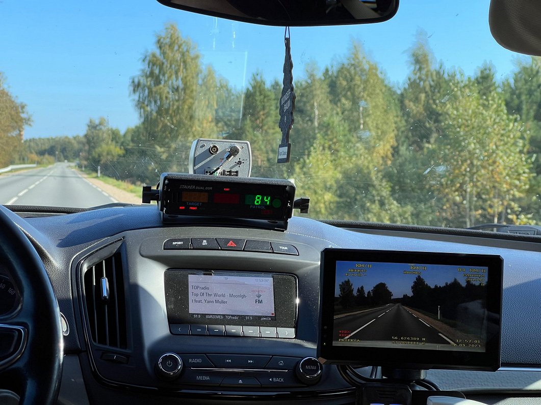 FOTO un VIDEO: Jelgavas novadā kopā ar ceļu policiju reidā dodas LTV