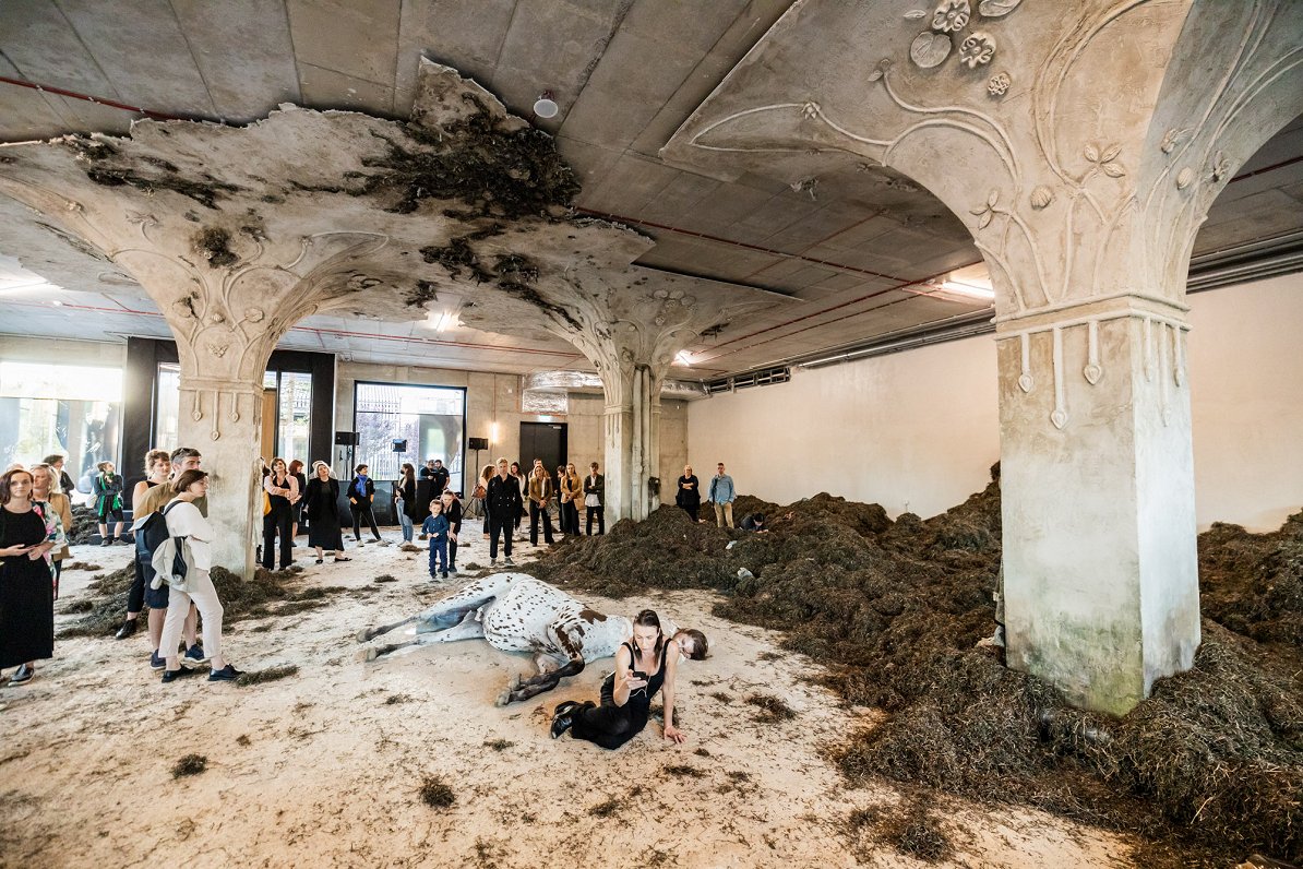 FOTO: Atklāta izstāde «Mūsu mājas bija zeme. Uzplaukums»