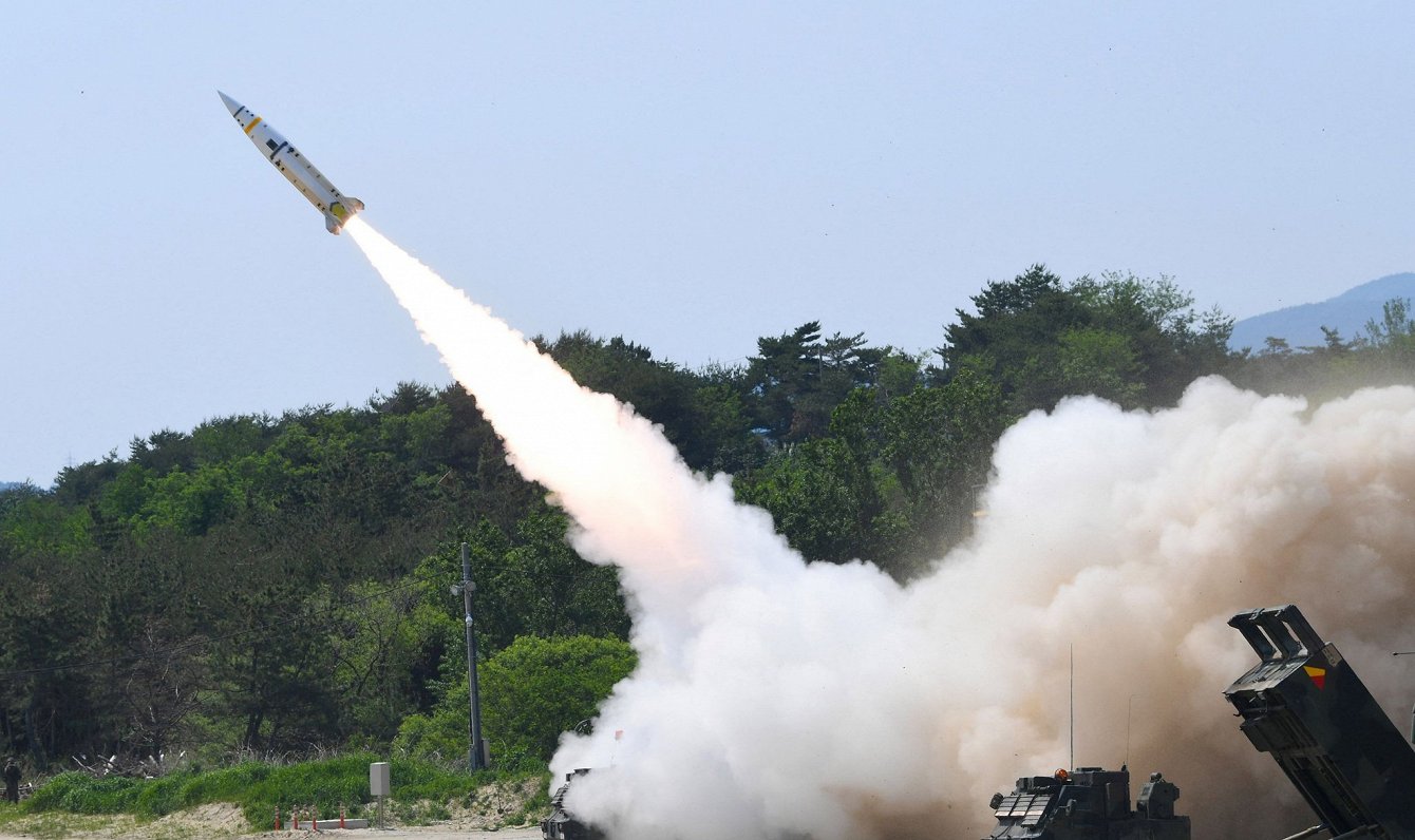 ATACMS raķetes izmēģinājums Dienvidkorejas militāro mācību laikā 2022. gadā.