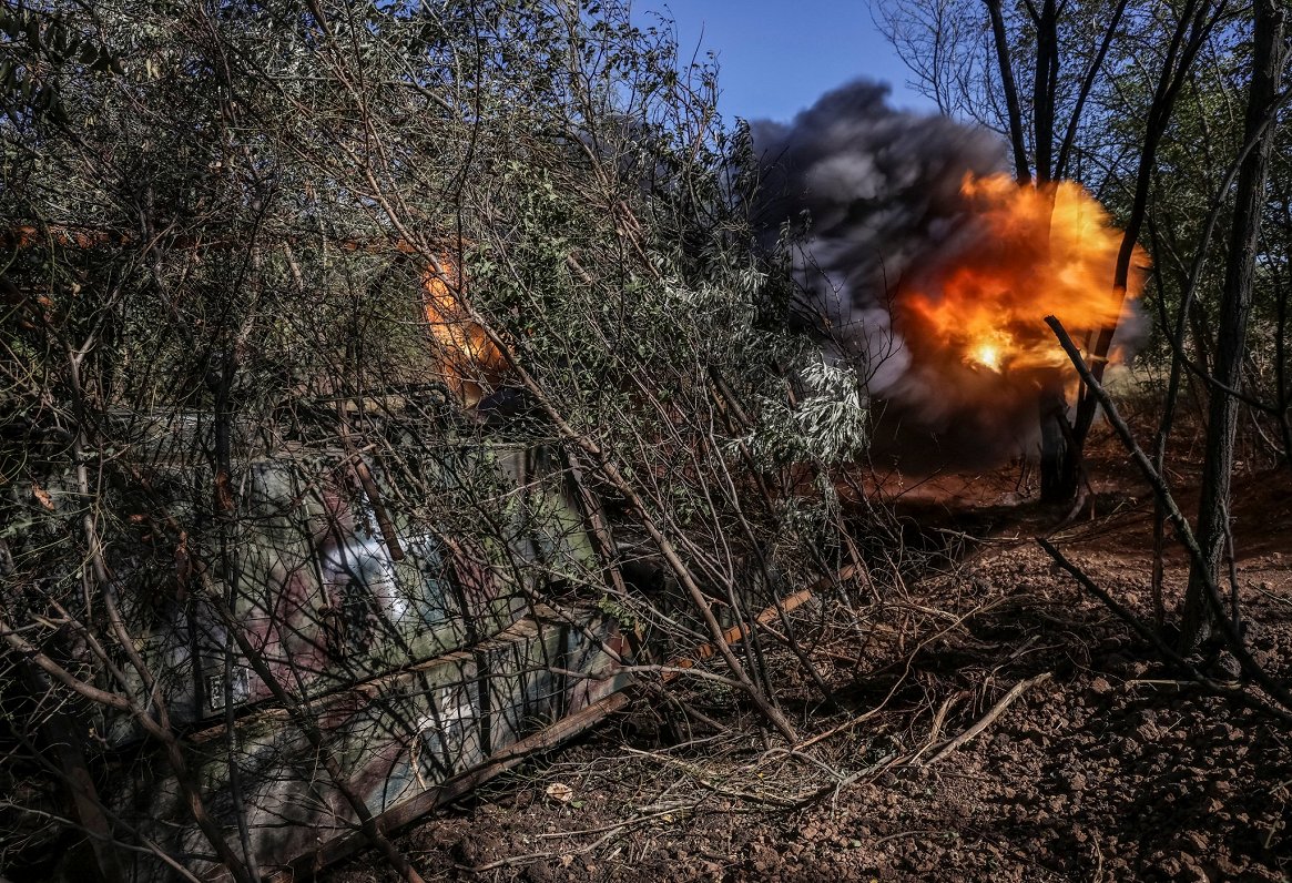 ВСУ стреляют из гаубицы. Украина, Донецкая область. СНимок сделан 22.09.2023