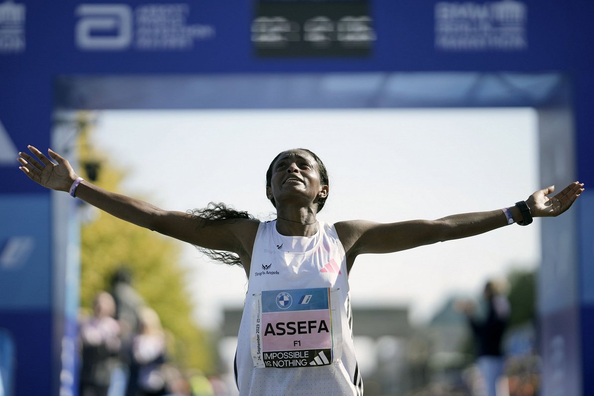 Tigista Asefa finišē Berlīnes maratonā