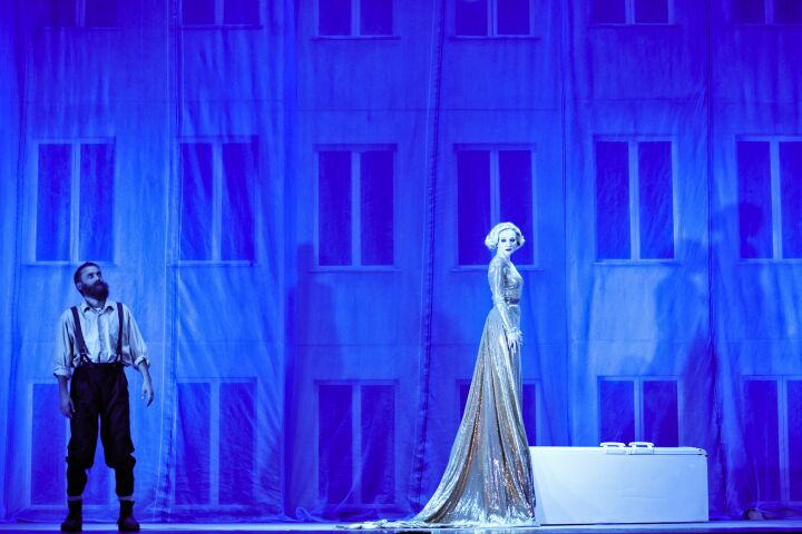 Raiņa lugas &quot;Uguns un nakts&quot; iestudējums Latvijas Nacionālajā teātrī (2015)