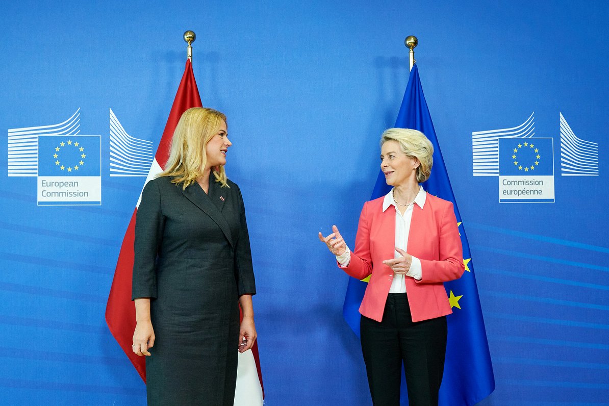 Latvian PM Evika Siliņa with EC President Ursula von der Leyen in Brussels