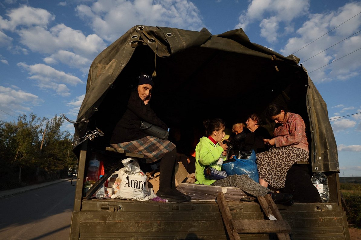 Bēgļi no Kalnu Karabahas pie Armēnijas robežas