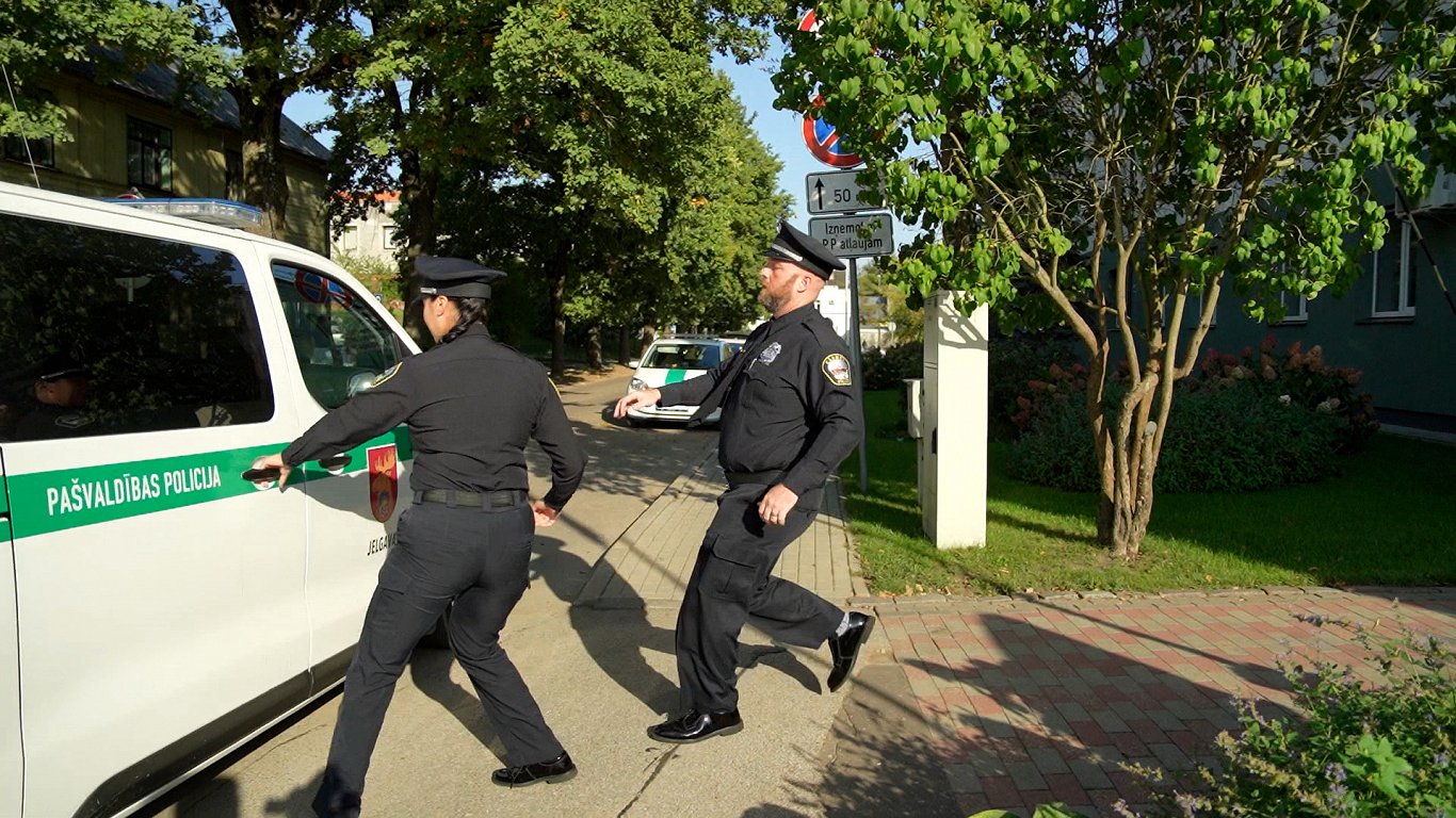 Jelgavas ielās patrulē policisti no ASV