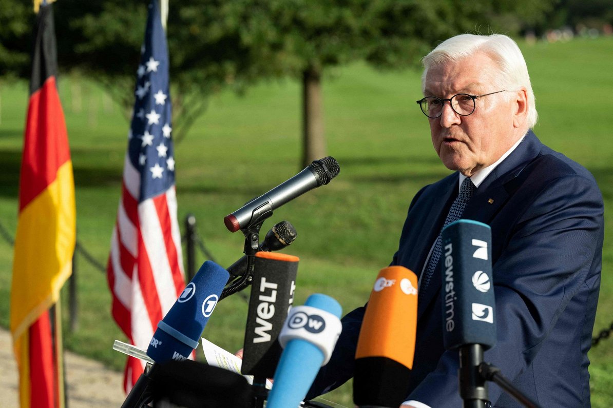 Vācijas prezidents Franks Valters Šteinmeiers piedalās preses konferencē pēc tikšanās ar ASV prezide...