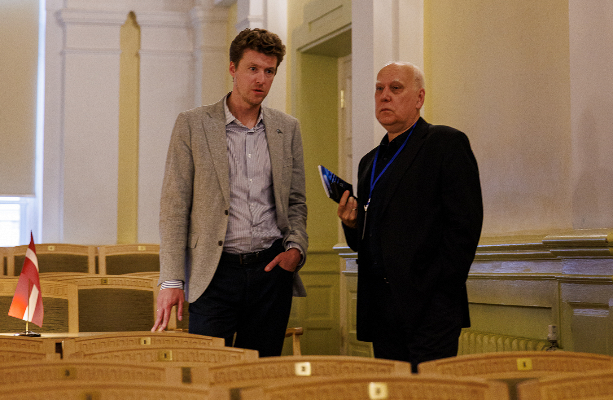 JVLMA Klavieru katedras vadītājs Artūrs Cingujevs (kreisajā pusē) un Jāzepa Vītola 8. Starptautiskā...