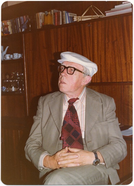 Jānis Ķepītis savā dzīvoklī (1980. gadi)