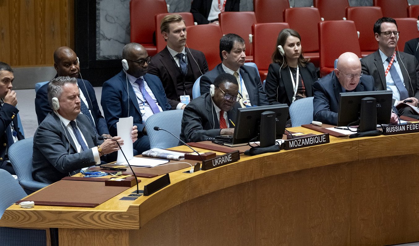 Ilustratīvs attēls: Ukrainas un Krievijas pārstāvji ANO Drošības padomes sēdē